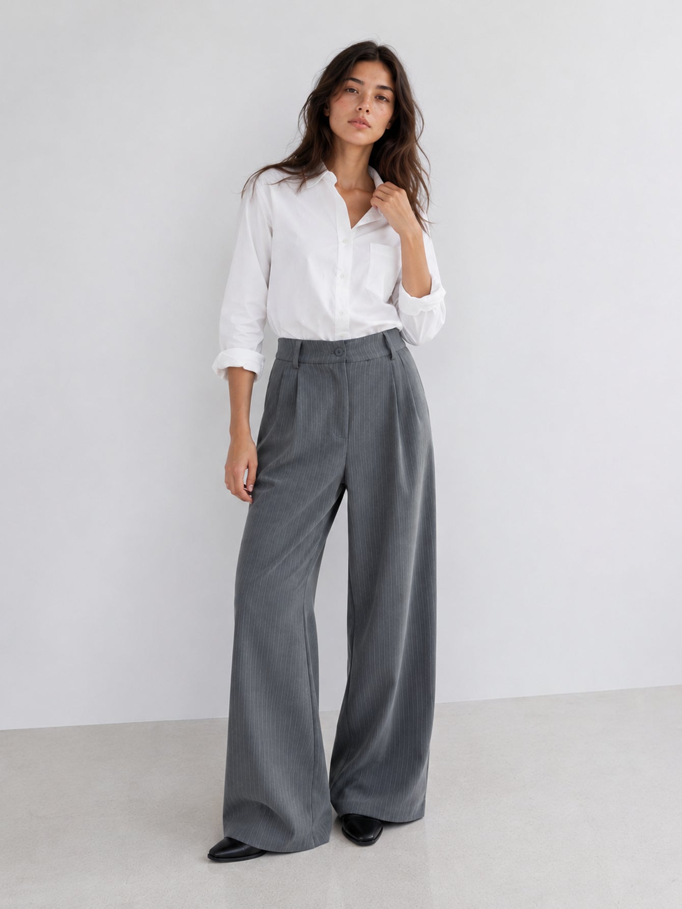 Pantalon large à rayures gris vue de face