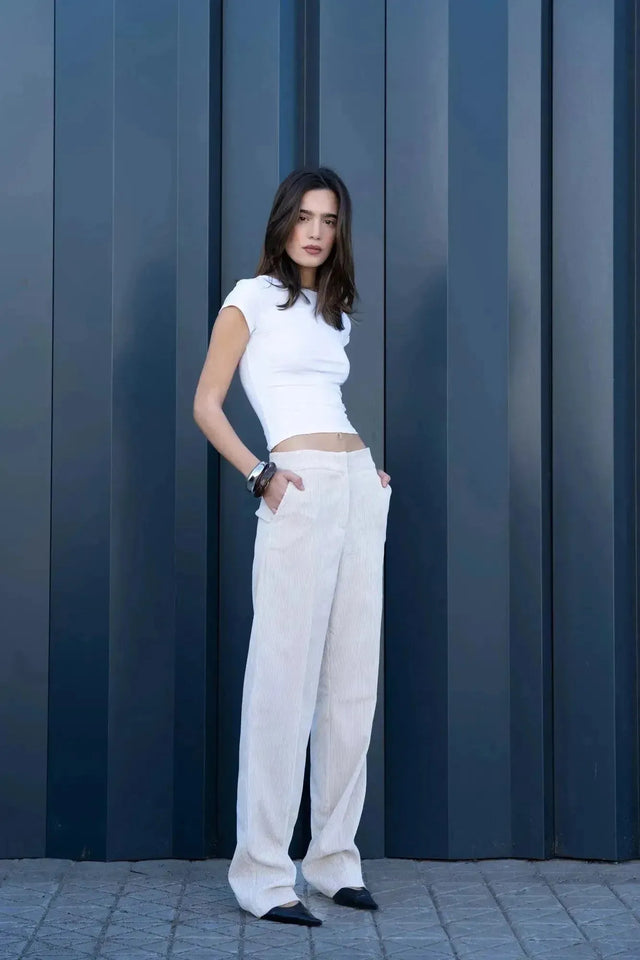 Crop top blanc slim-fit avec velours côtelé beige large-leg Pantalon en velours côtelé