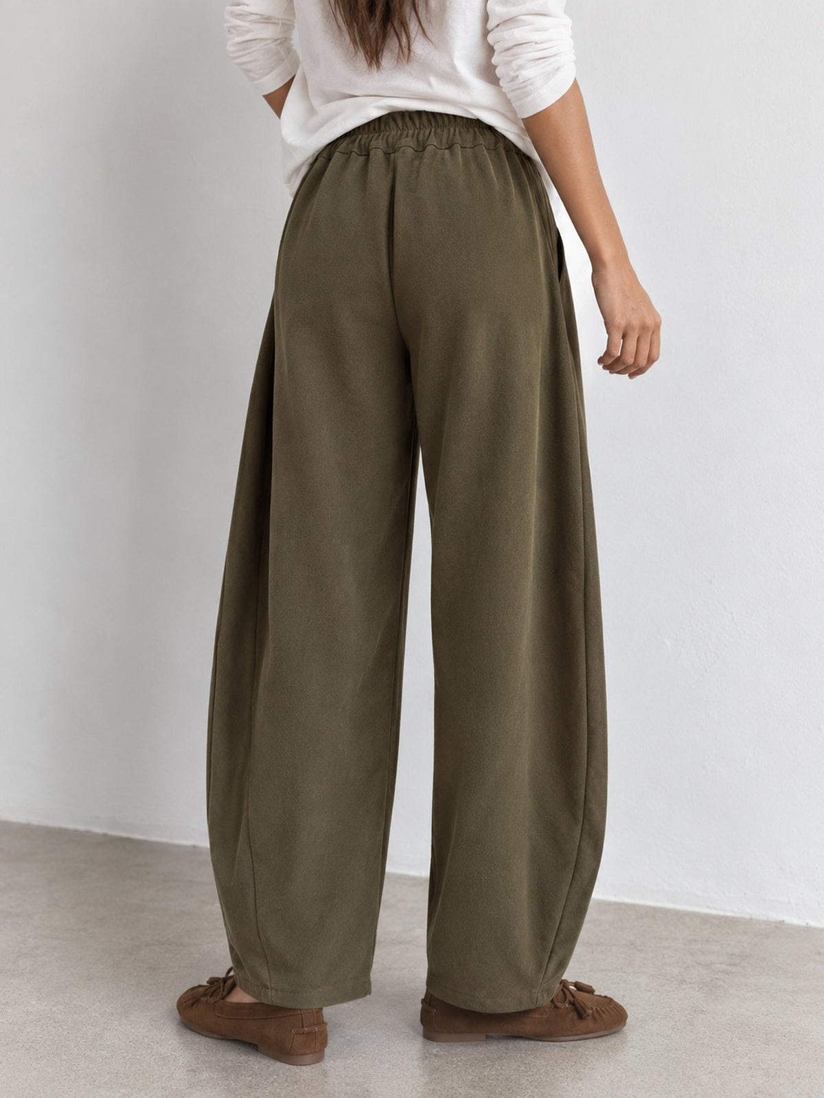 pantalon large en velours côtelé vert dos élastiqué