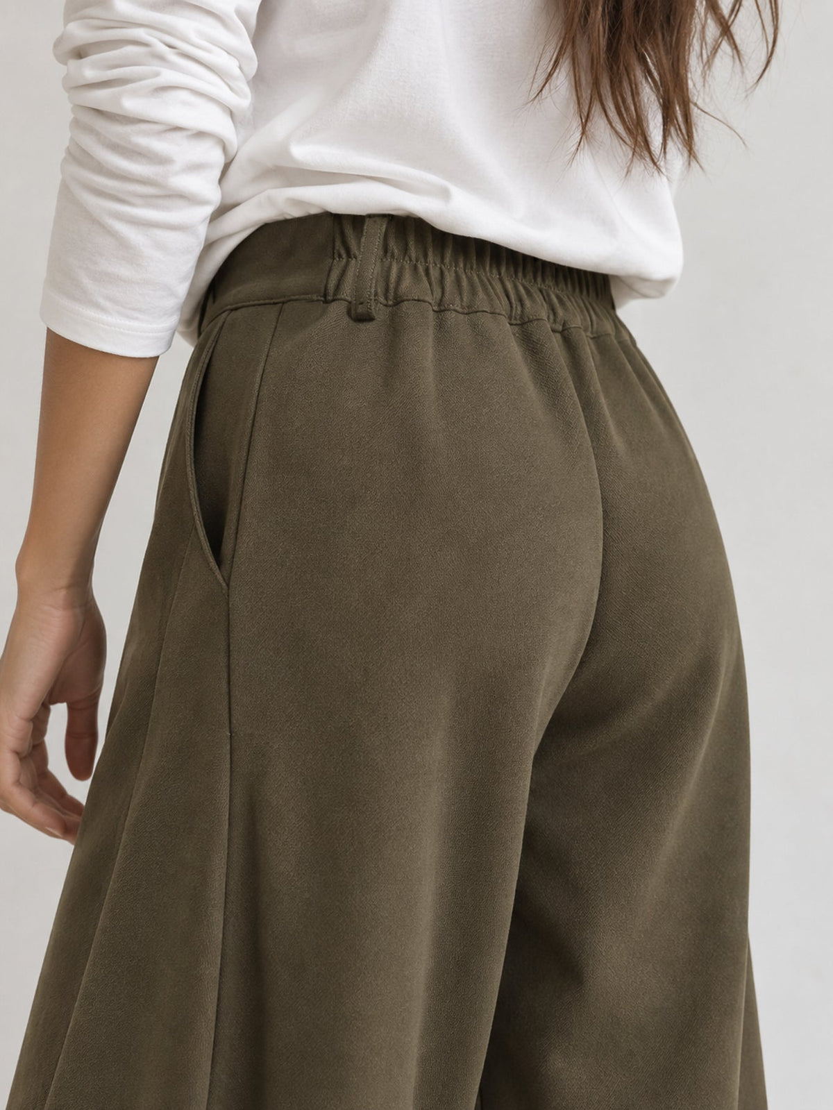 pantalon large en velours côtelé vert détail dos