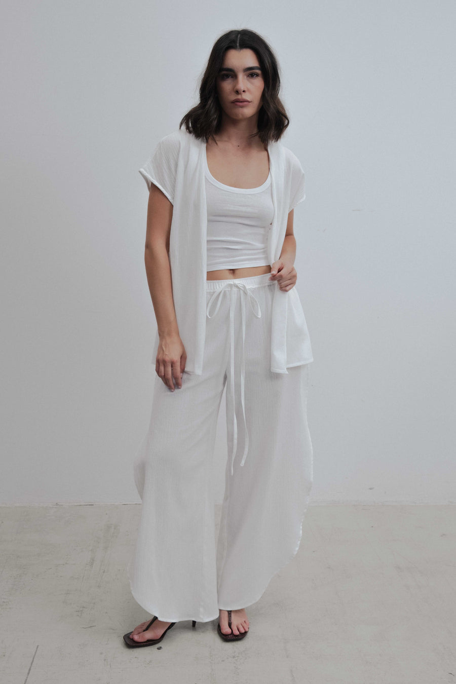 pantalon large en coton blanc a fentes image 2