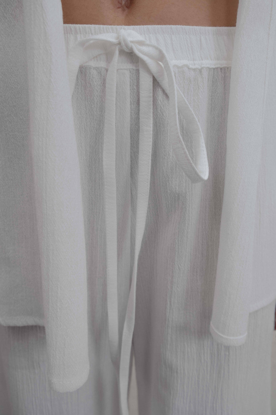 pantalon large en coton blanc a fentes image 4