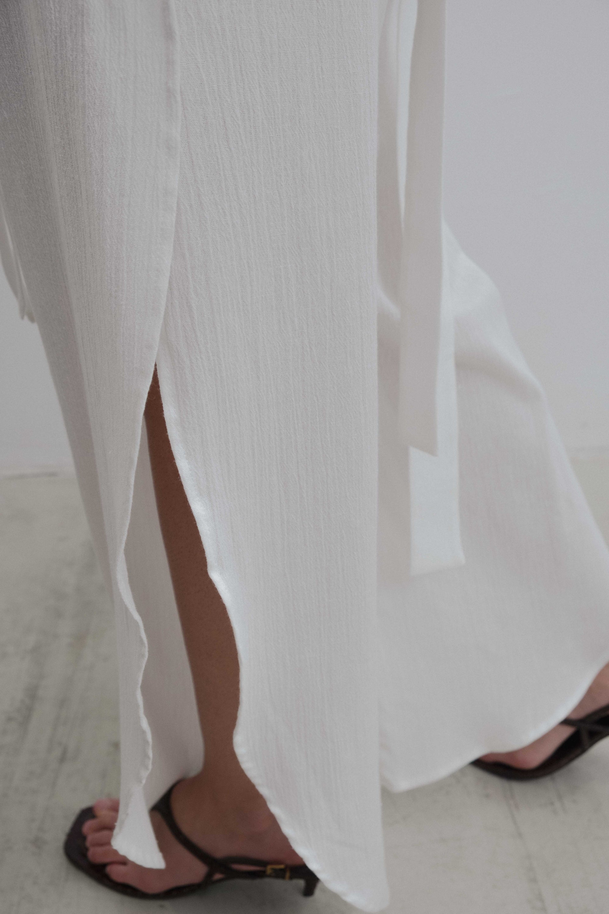 pantalon large en coton blanc a fentes image 7