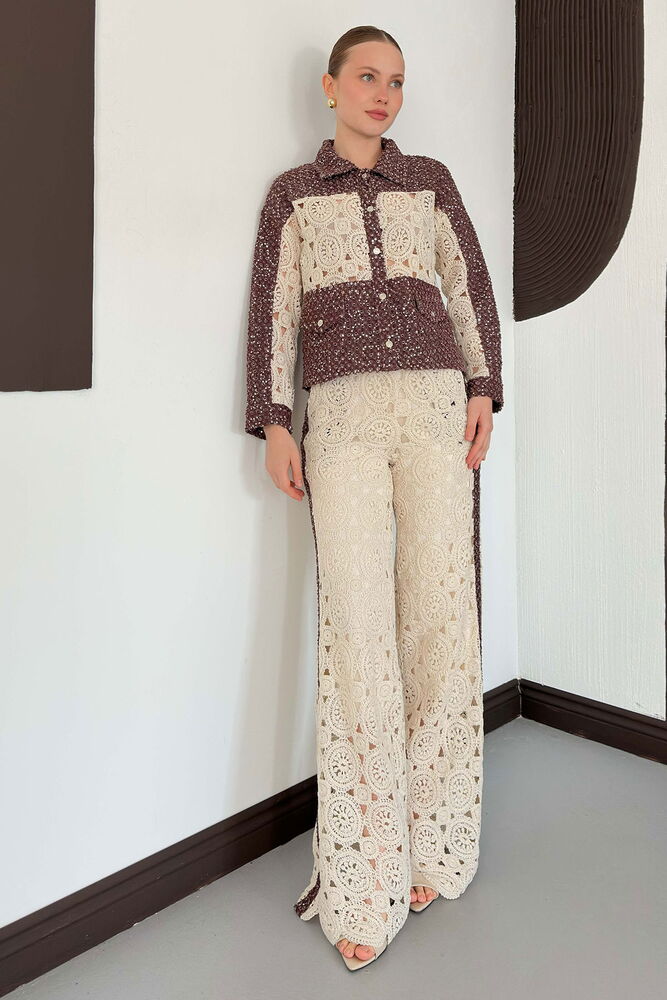 pantalon en crochet beige a bandes contrastees image 1