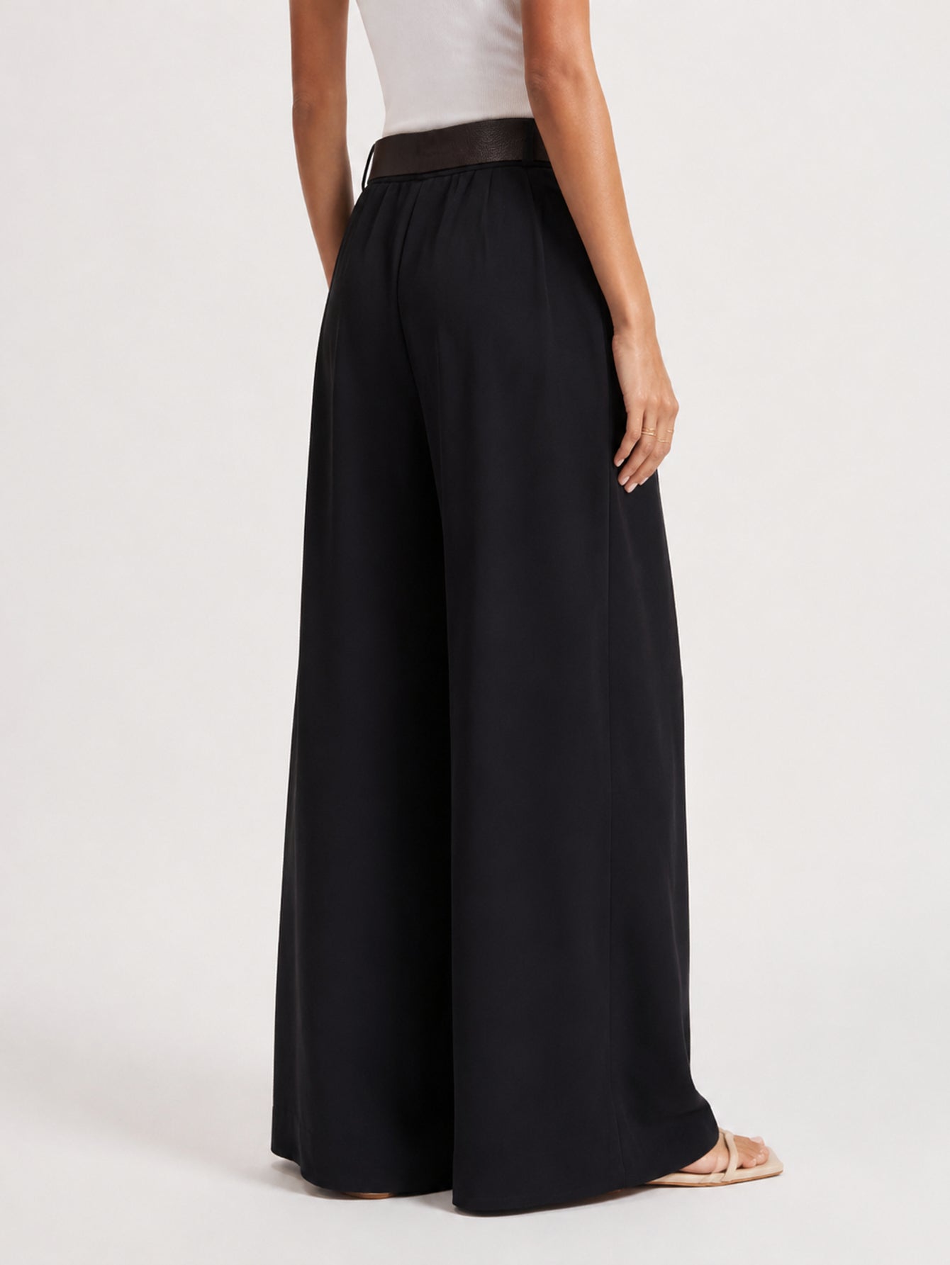 pantalon palazzo noir vue dos ceinture élastiquée