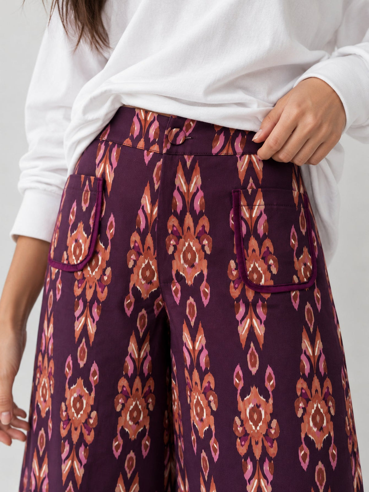 Dos du pantalon palazzo violet élastiqué
