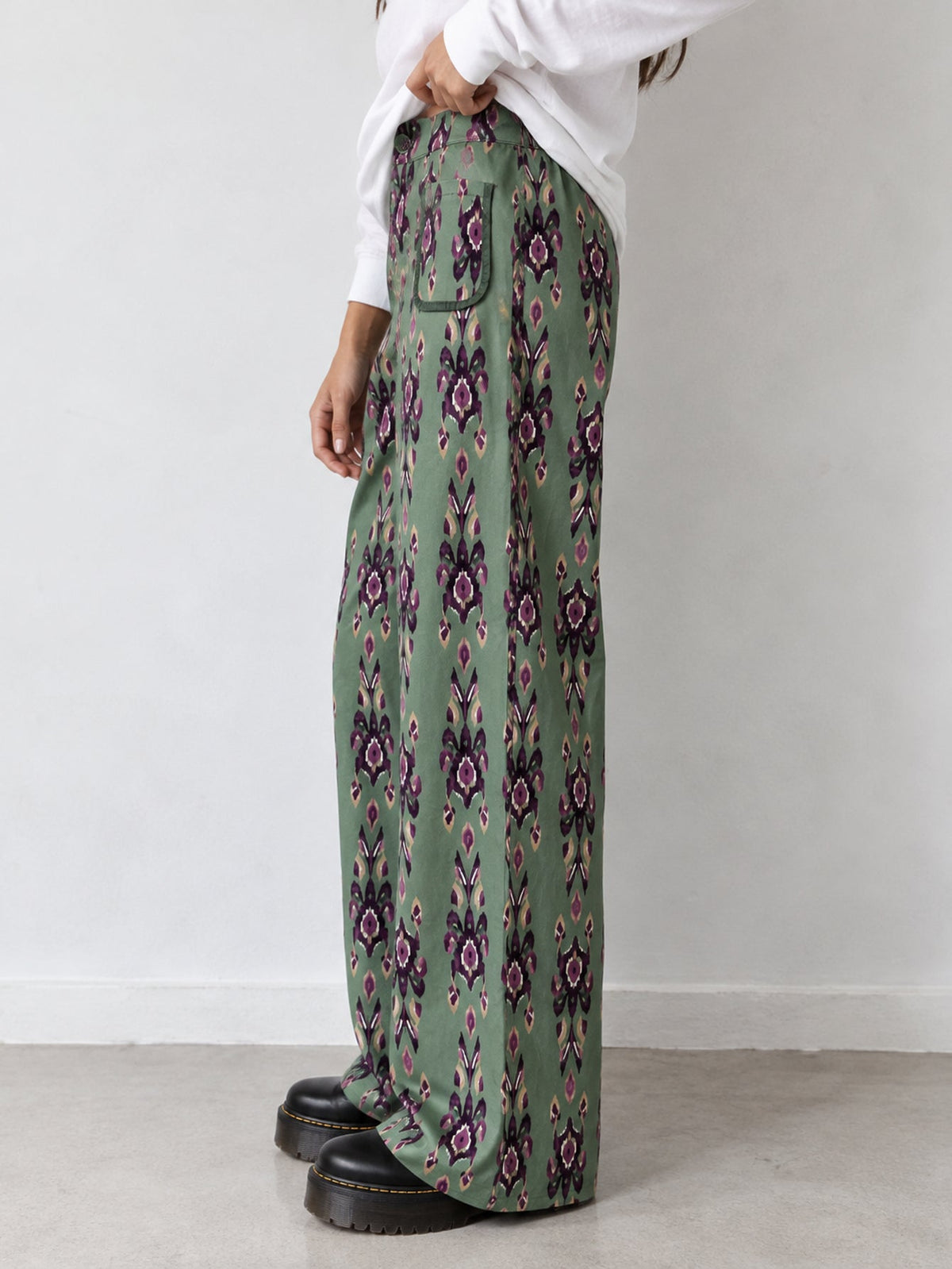 Profil du pantalon palazzo imprimé vert