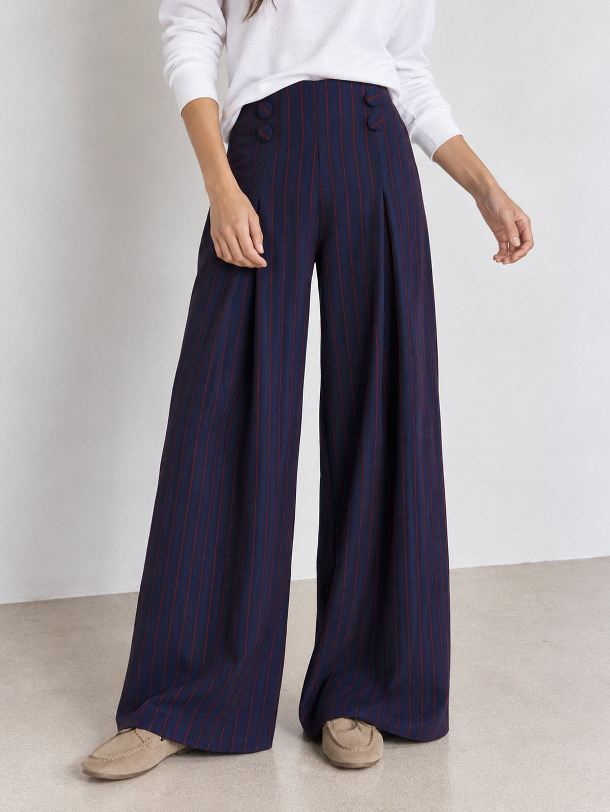 Pantalon palazzo rayé bleu marine vue de face