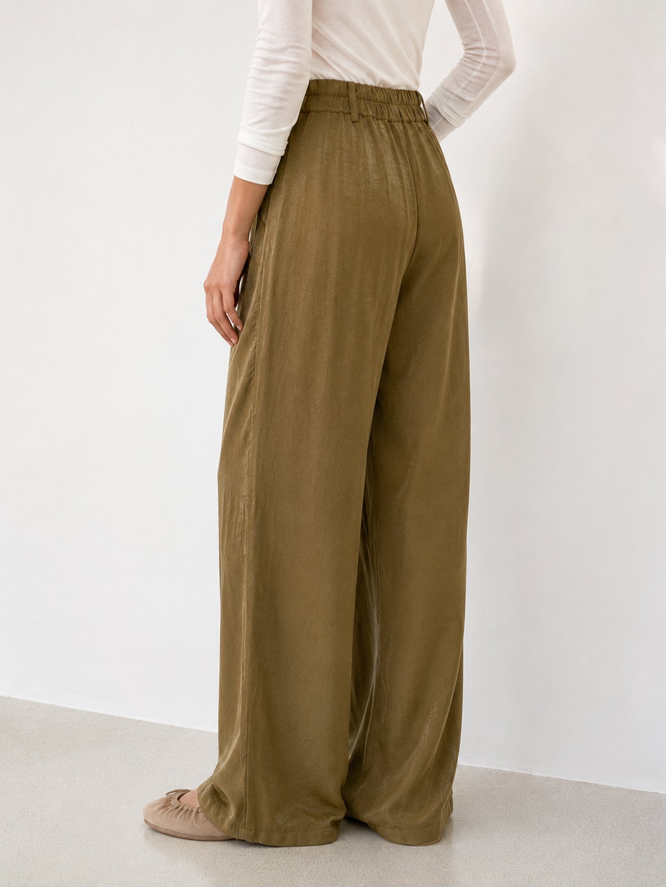 pantalon palazzo vert olive vue de dos