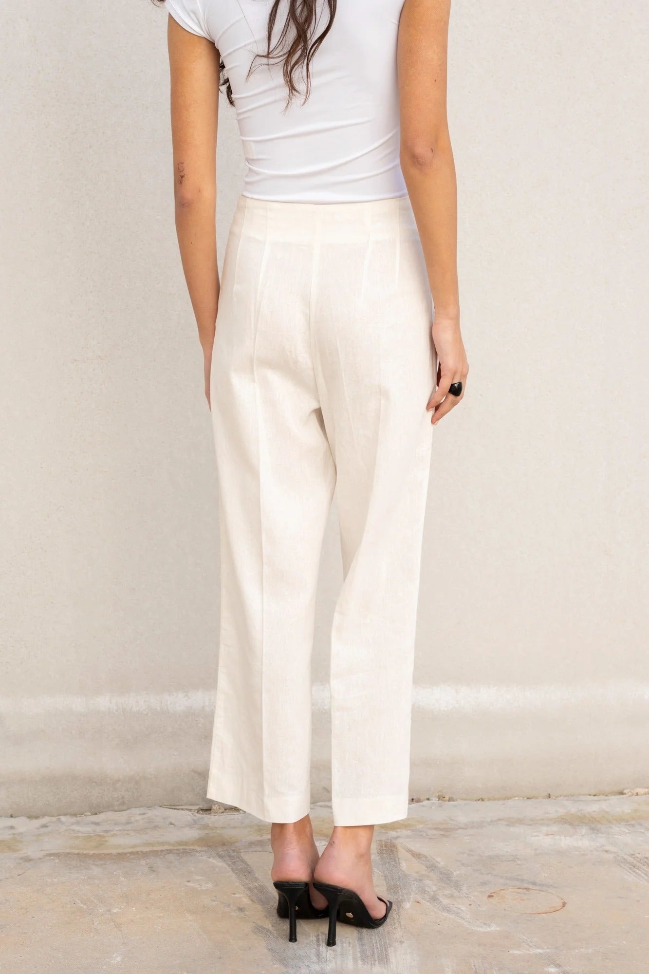 Pantalon taille haute en lin blanc avec jambes larges, élégance en lin blanc taille