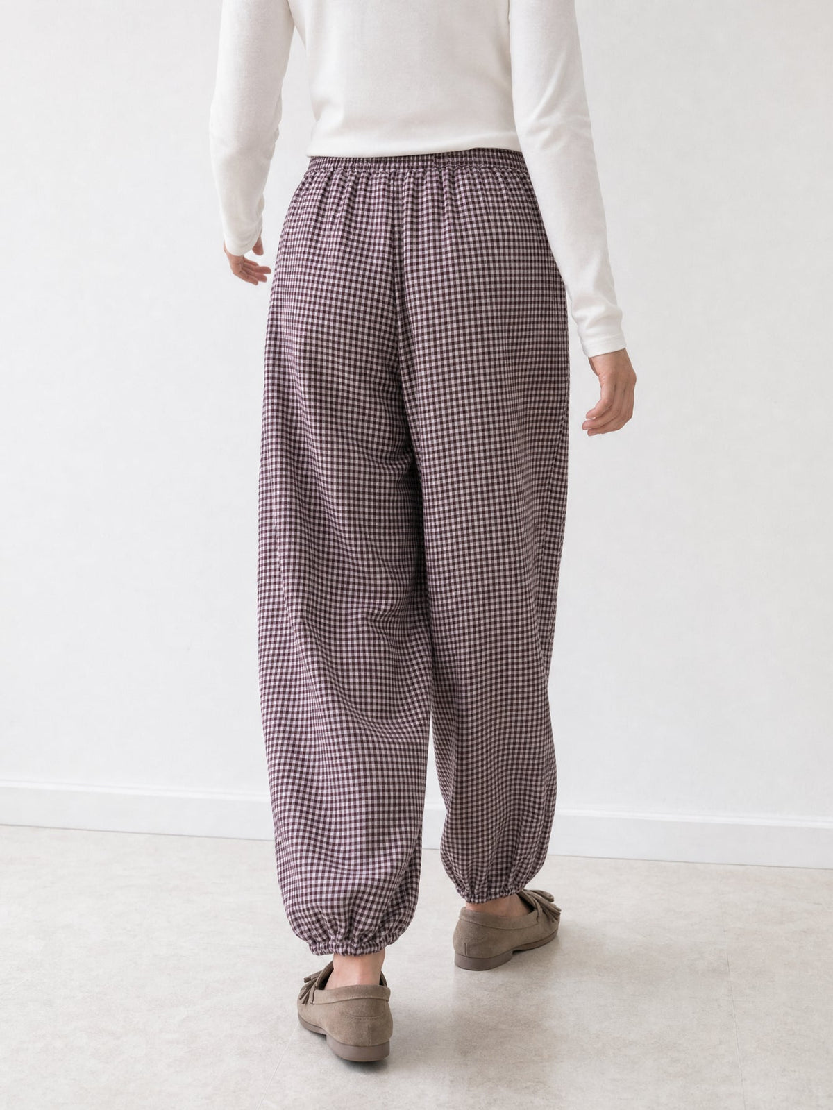 Pantalon vichy violet vue de dos