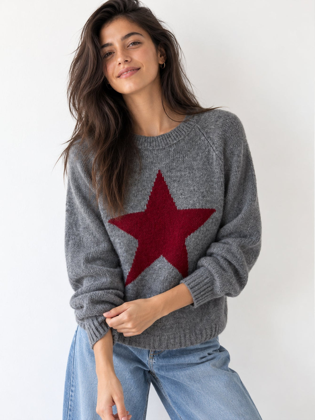pull étoile col rond gris face