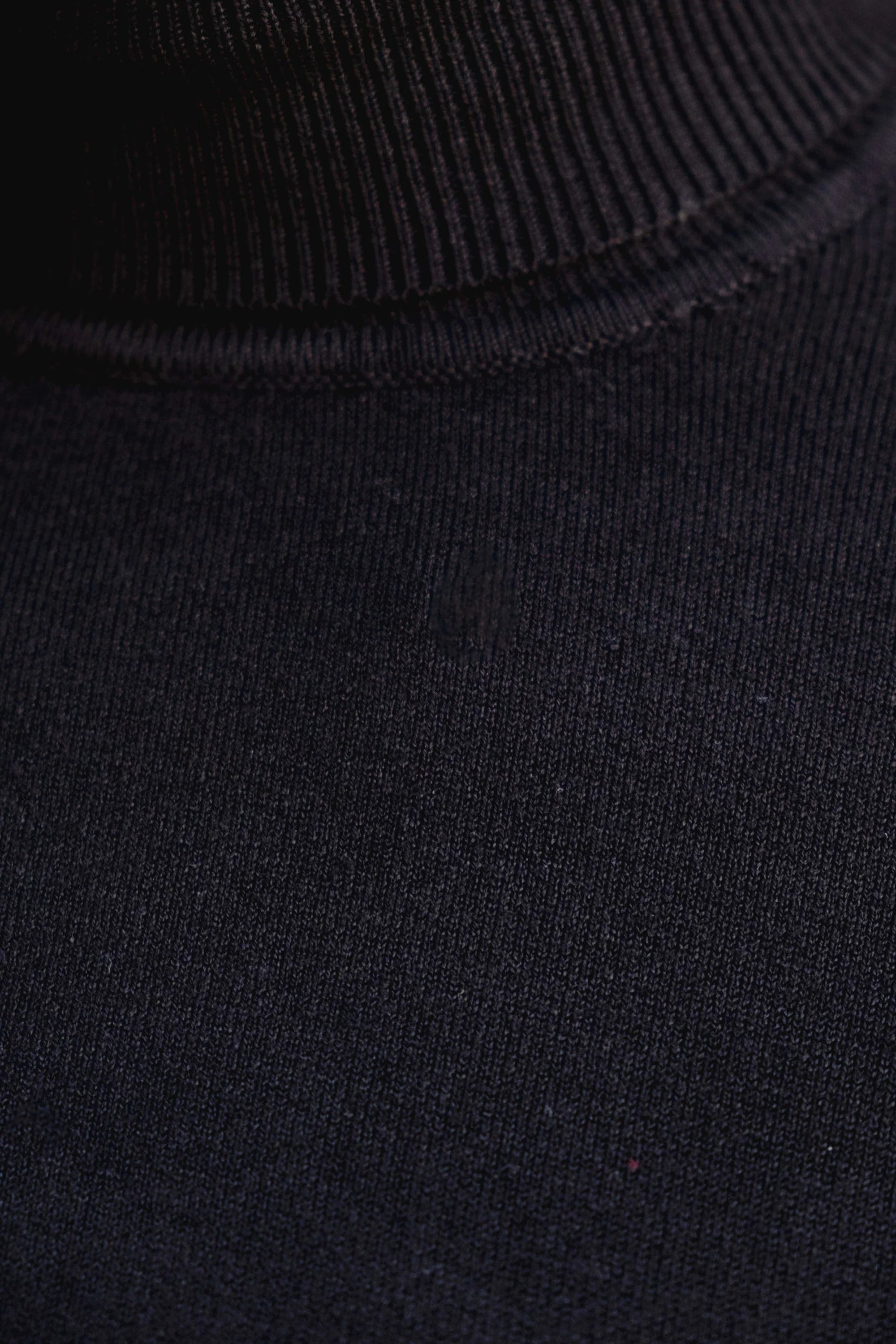 Pull col roulé basique – Coupe ajustée – Noir – Maille fine Sapiato