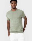 Pull vert sauge à côtes manches courtes porté de face