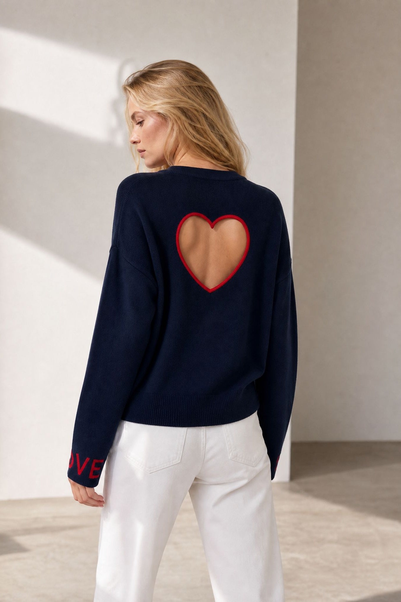 Pull en maille bleu nuit dos cœur