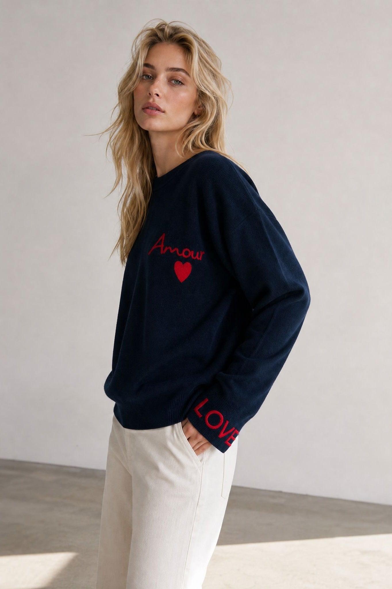 Pull en maille bleu nuit dos cœur