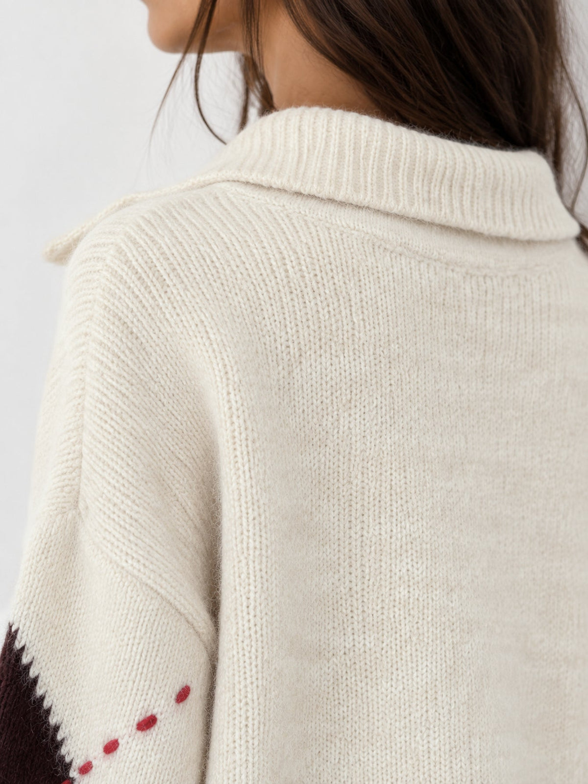 Détail maille et bord‑côte beige