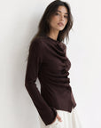 Pull chocolat coupe cintrée