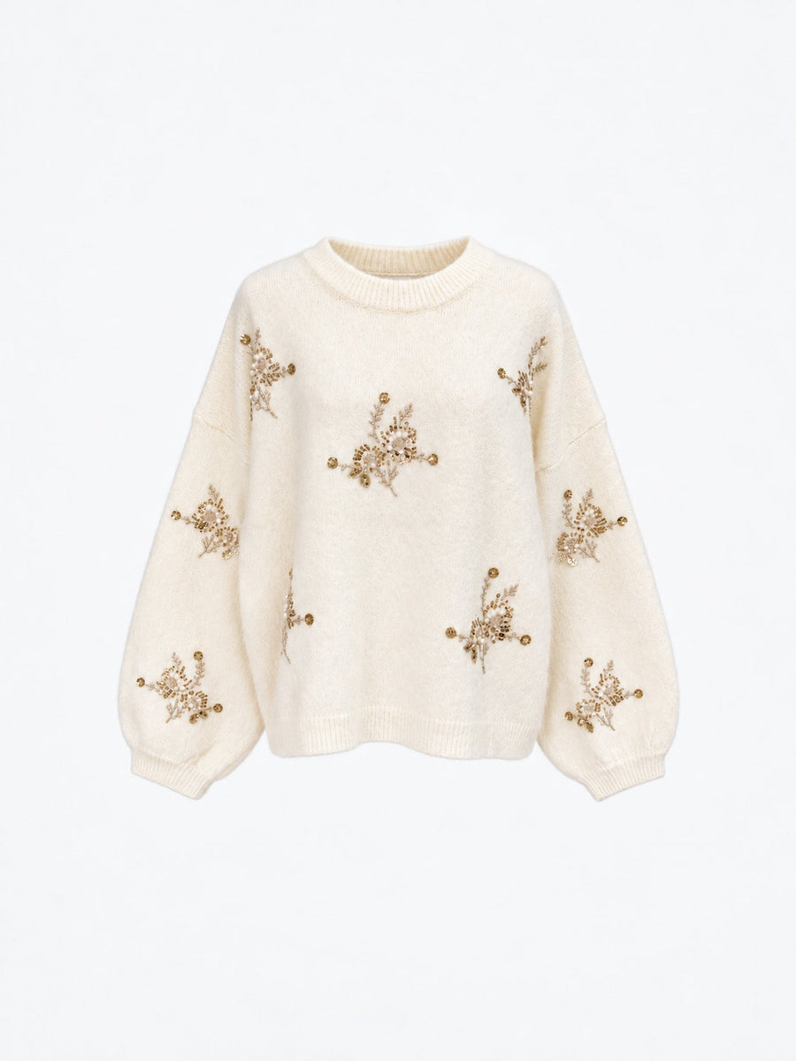 Pull en maille à perles et manches amples écru présenté de face.