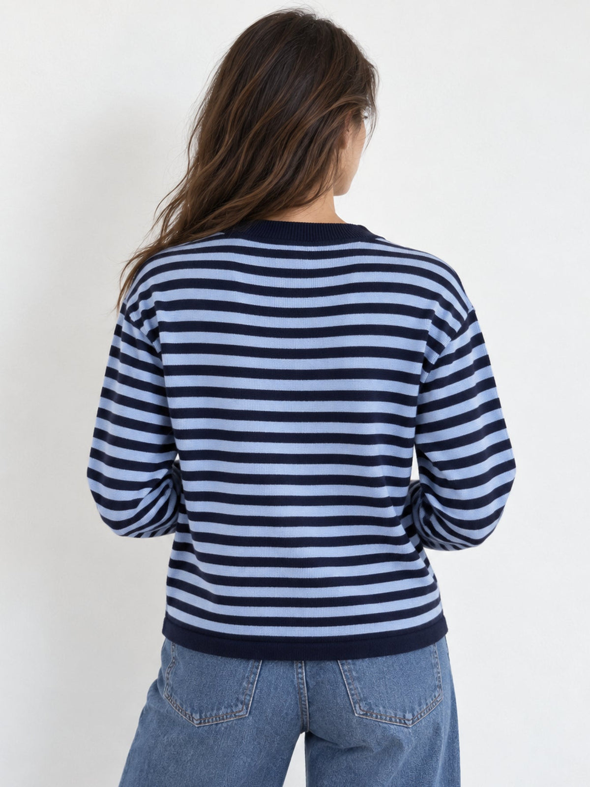 pull rayé bleu dos