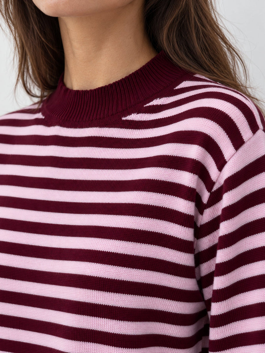 détail maille fine rayée bordeaux rose