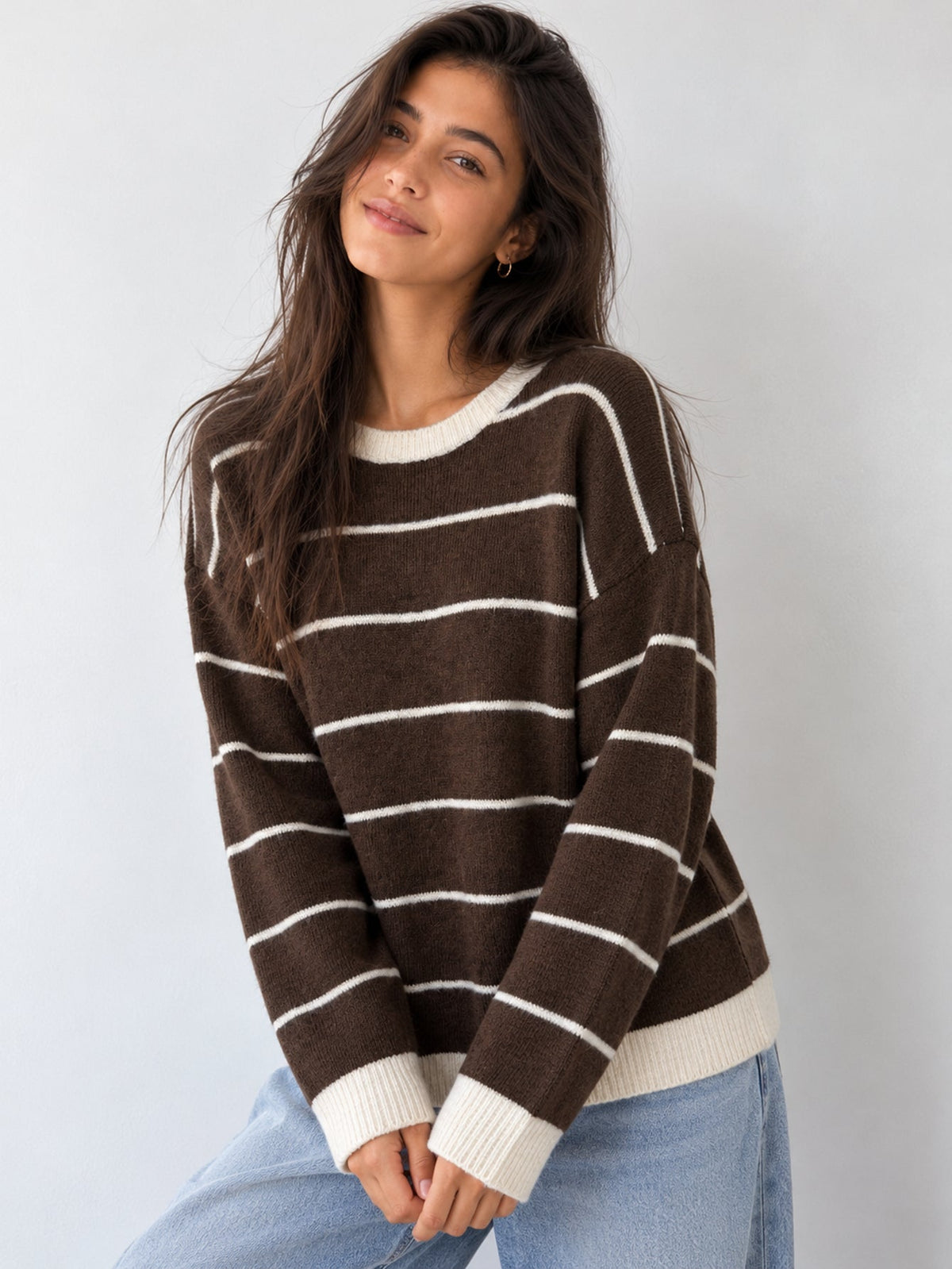 Pull rayé marron à col rond