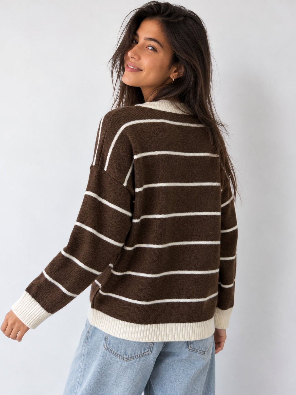 Dos du pull rayé marron