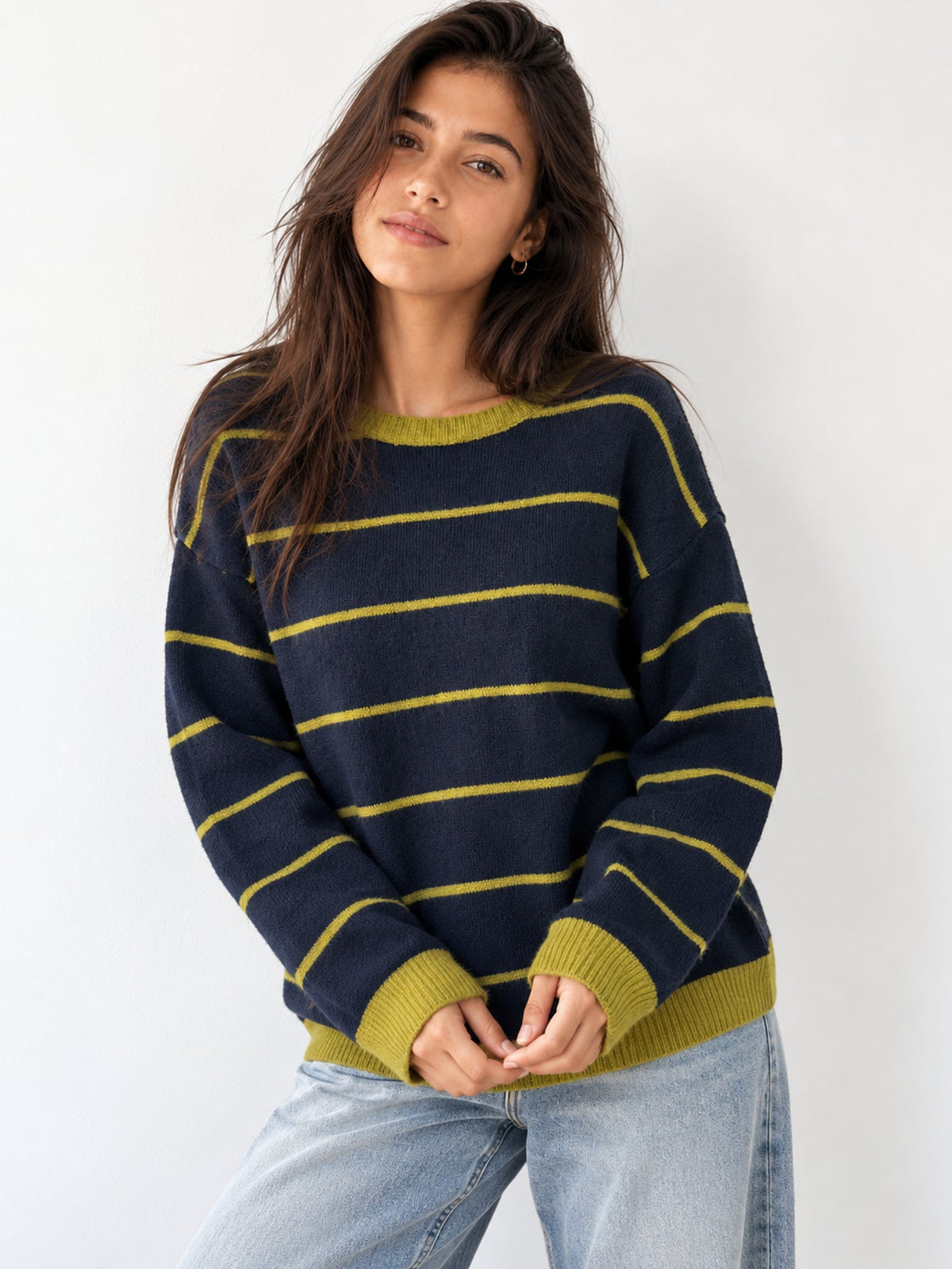 Pull rayé marine et vert vue de profil