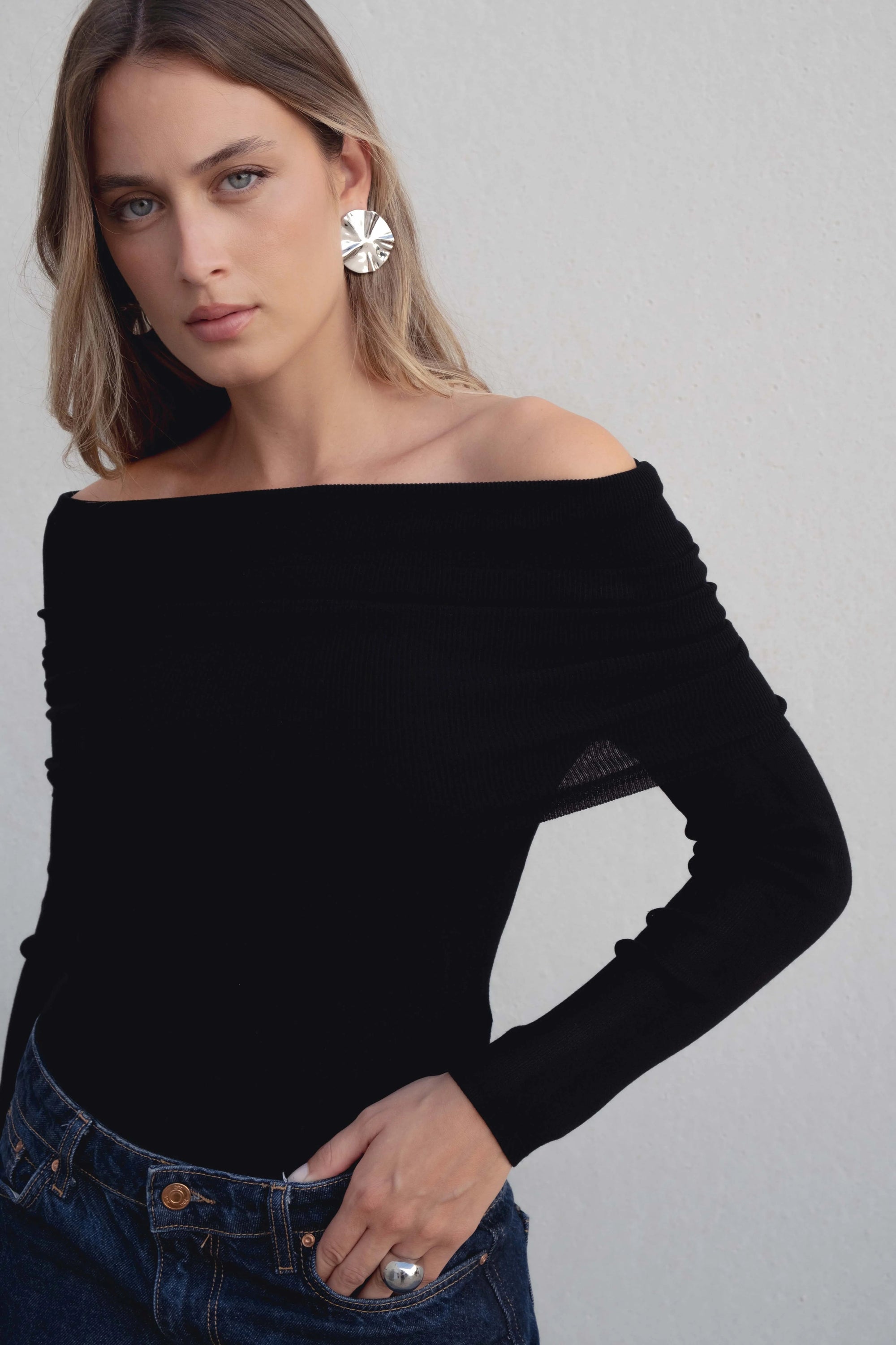 Pull à épaules dénudées – Coupe ajustée – Noir – Maille légère Sapiato