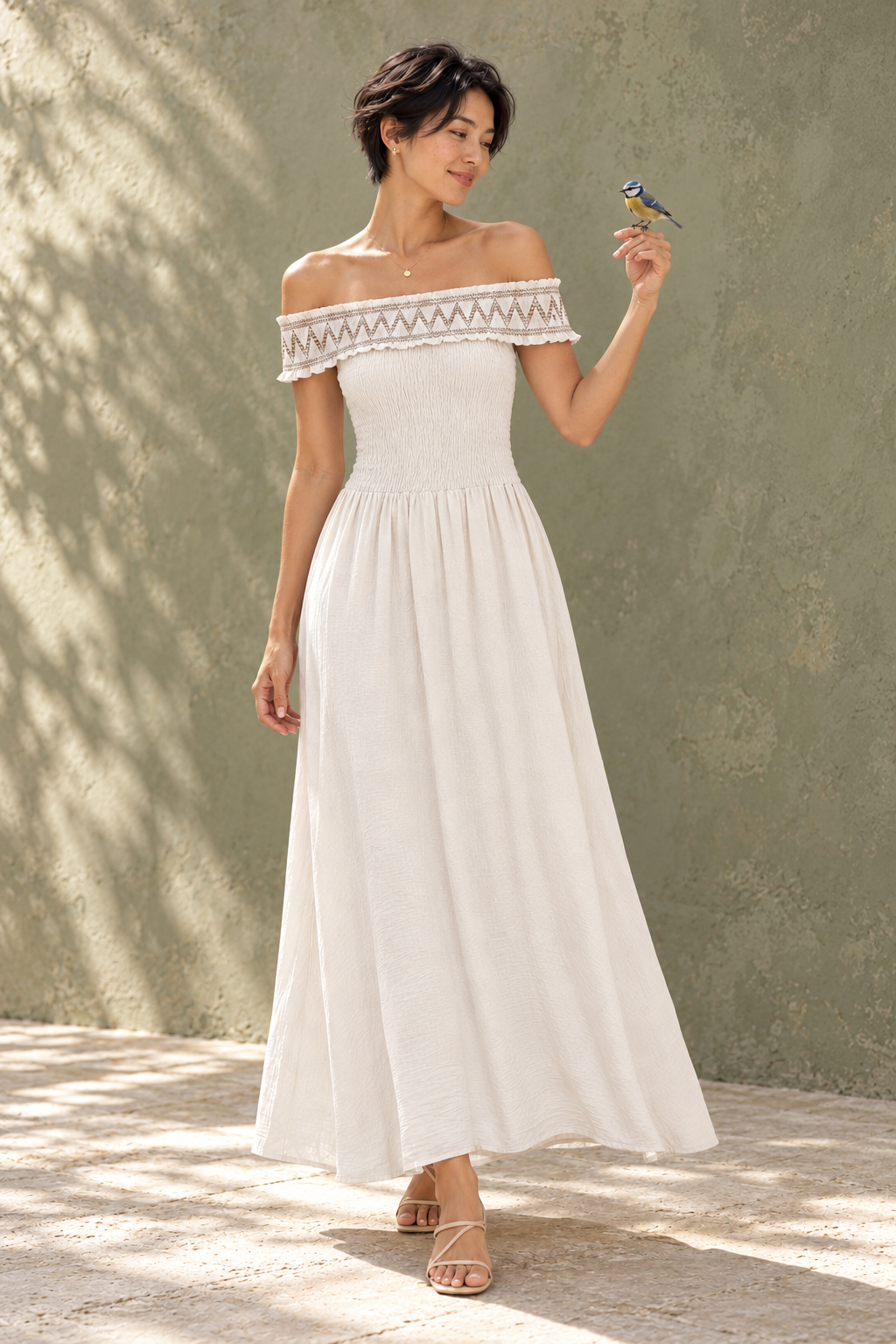 Robe Bardot longue smockée à volant brodé