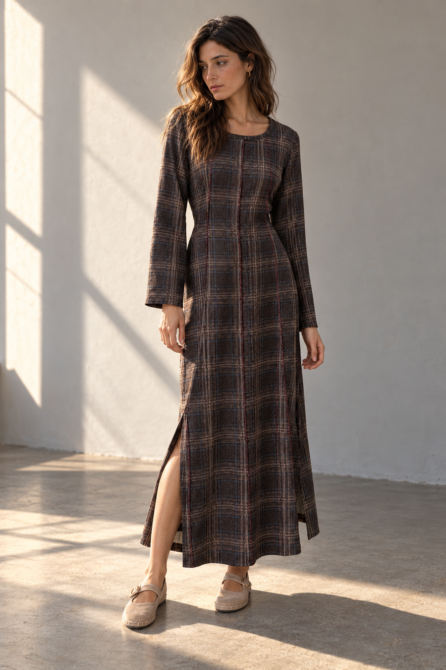 Robe longue à carreaux marron fendue
