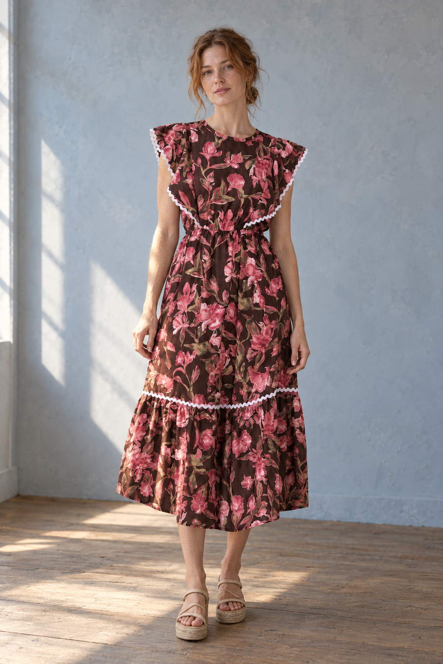 Robe midi fleurie à volants bordés de croquet