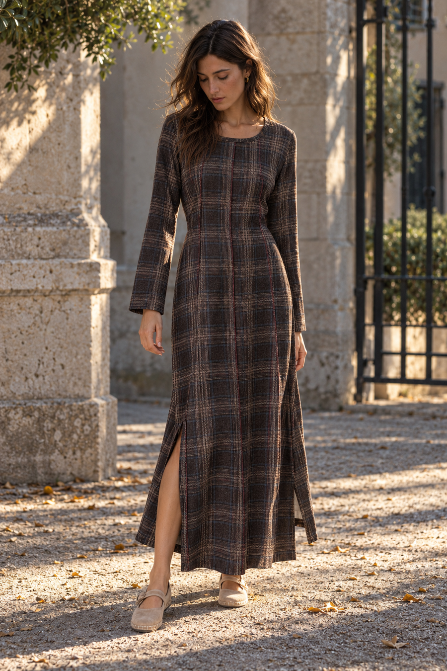 Robe longue à carreaux marron fendue