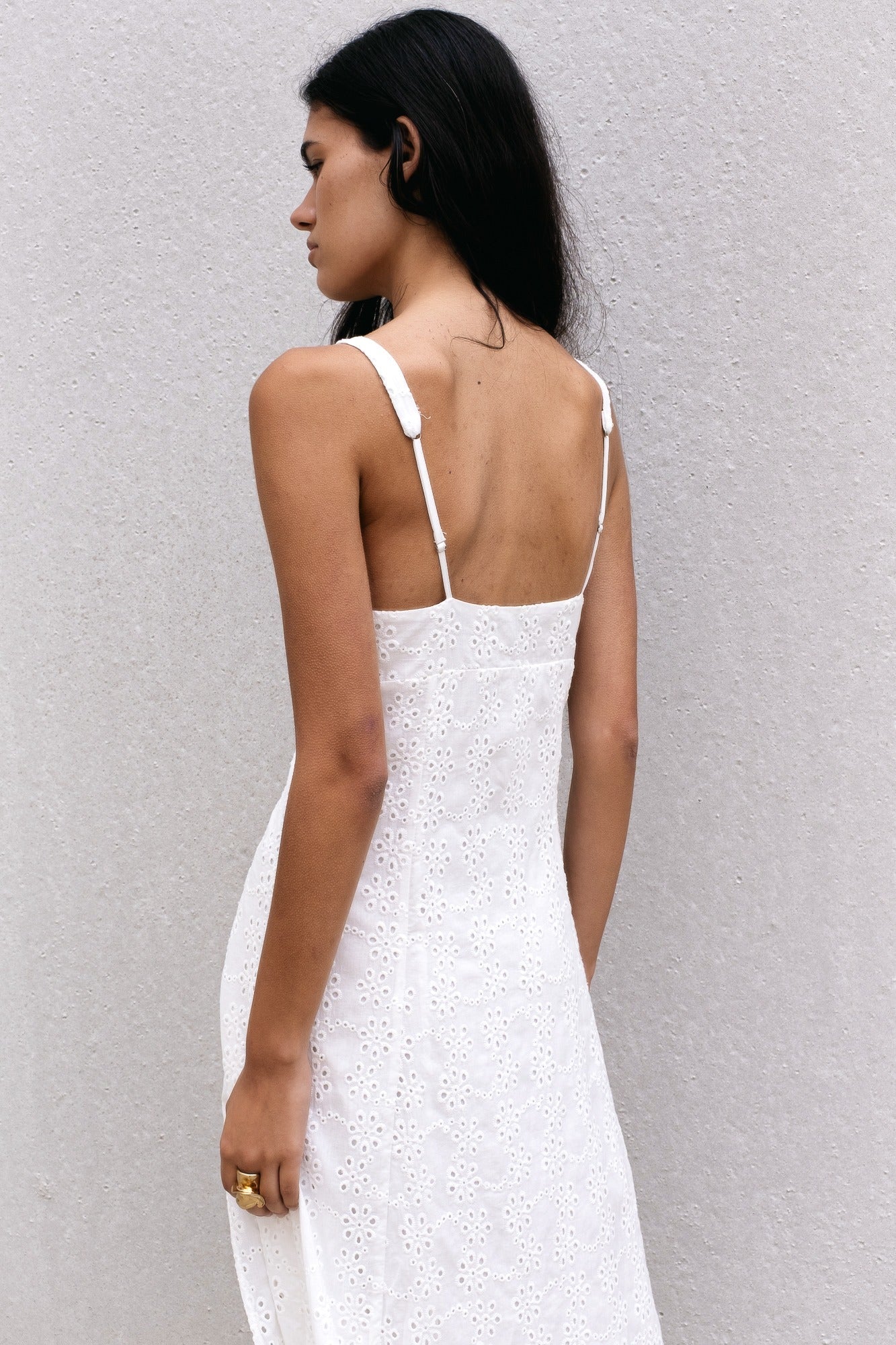 Robe longue blanche broderie anglaise – Coton léger et fente élégante Sapiato