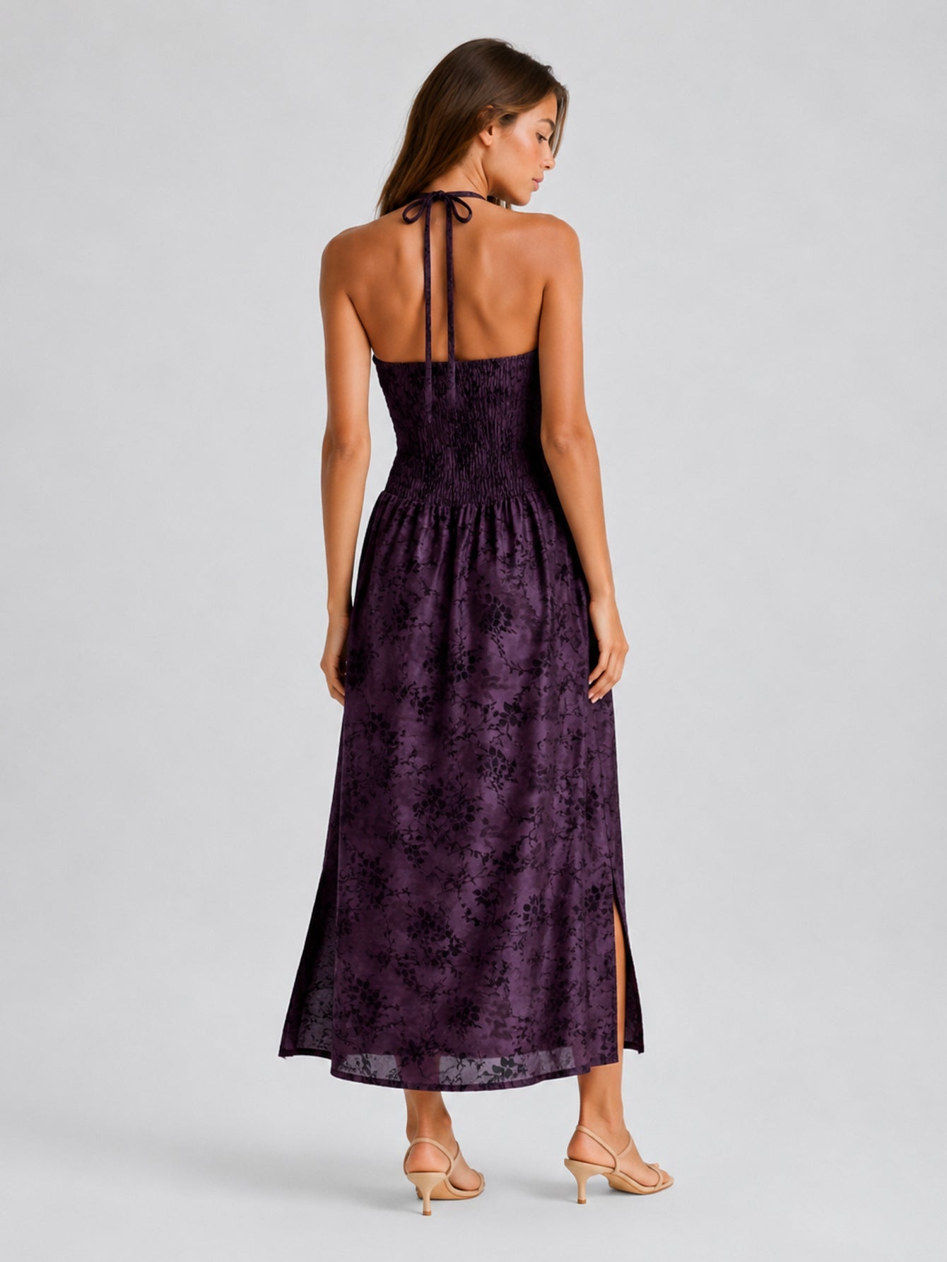 Dos nu de la robe halter violet