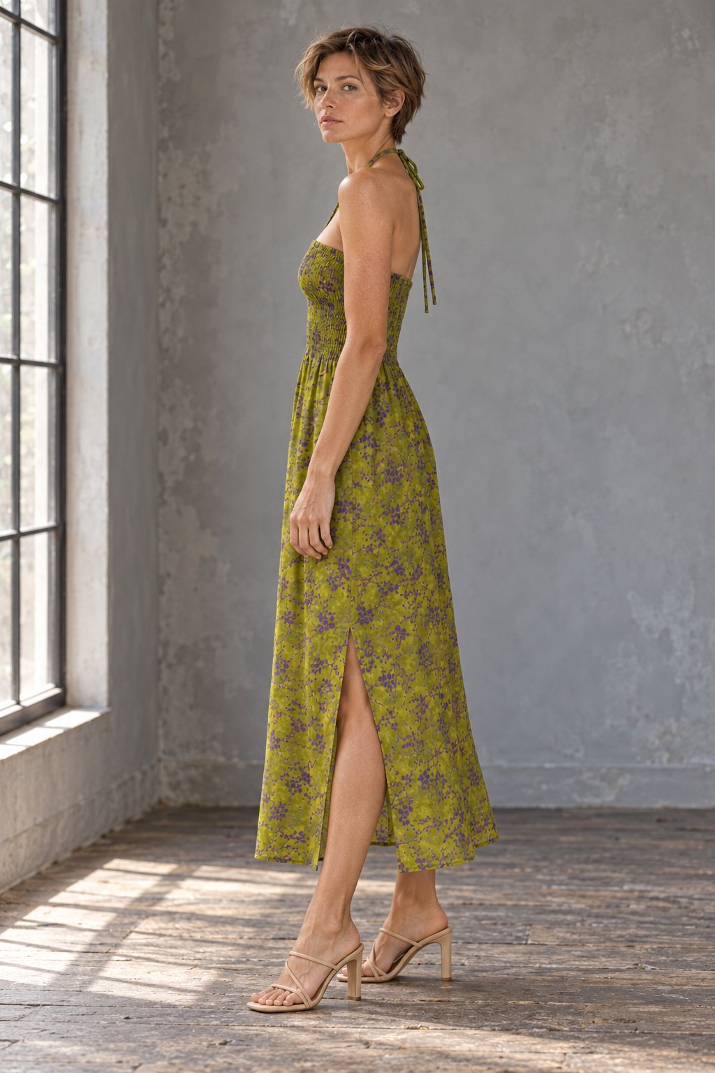 Robe midi halter fleurie vue de profil vert olive