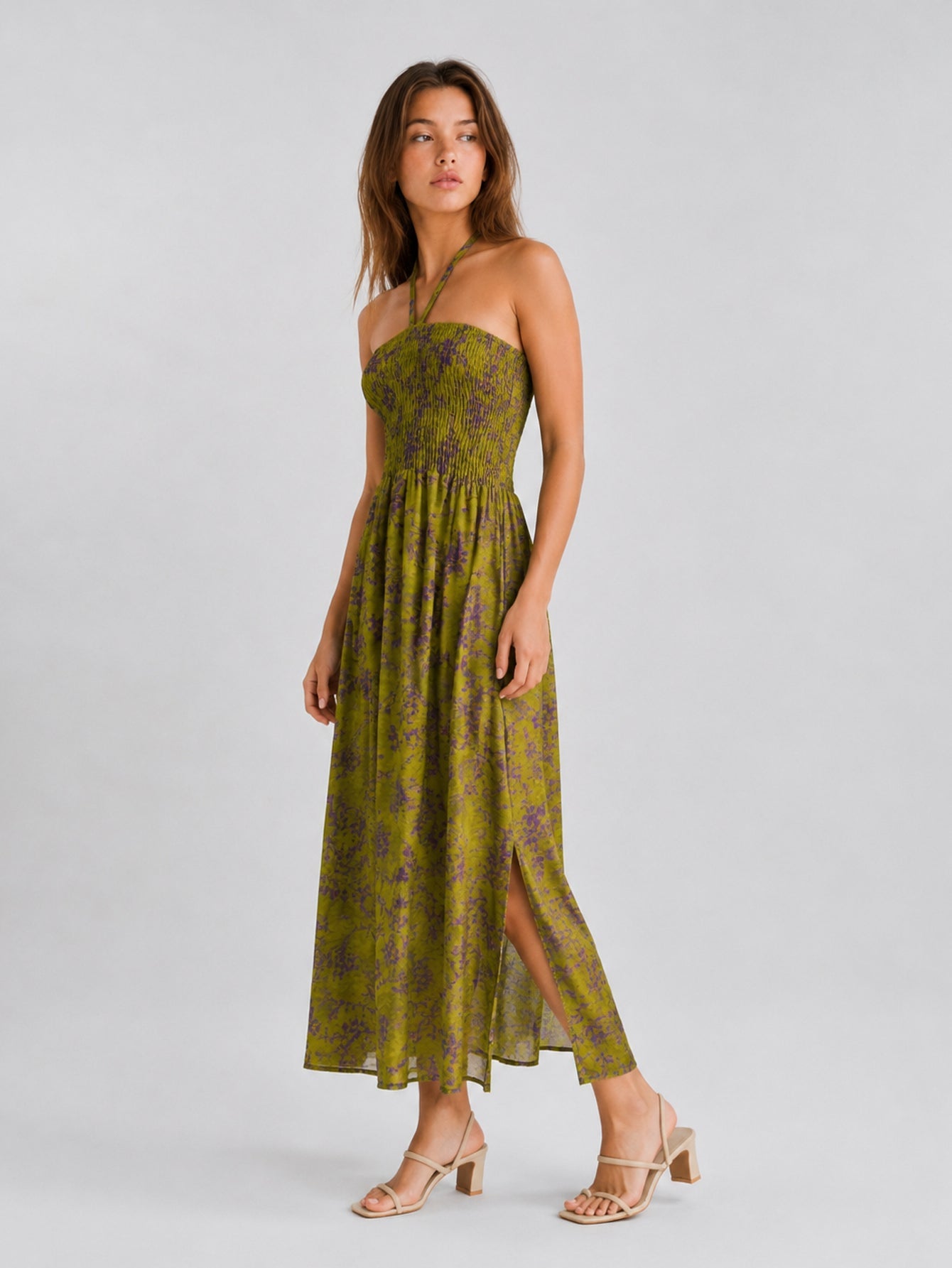 Robe midi halter fleurie vue de profil vert olive