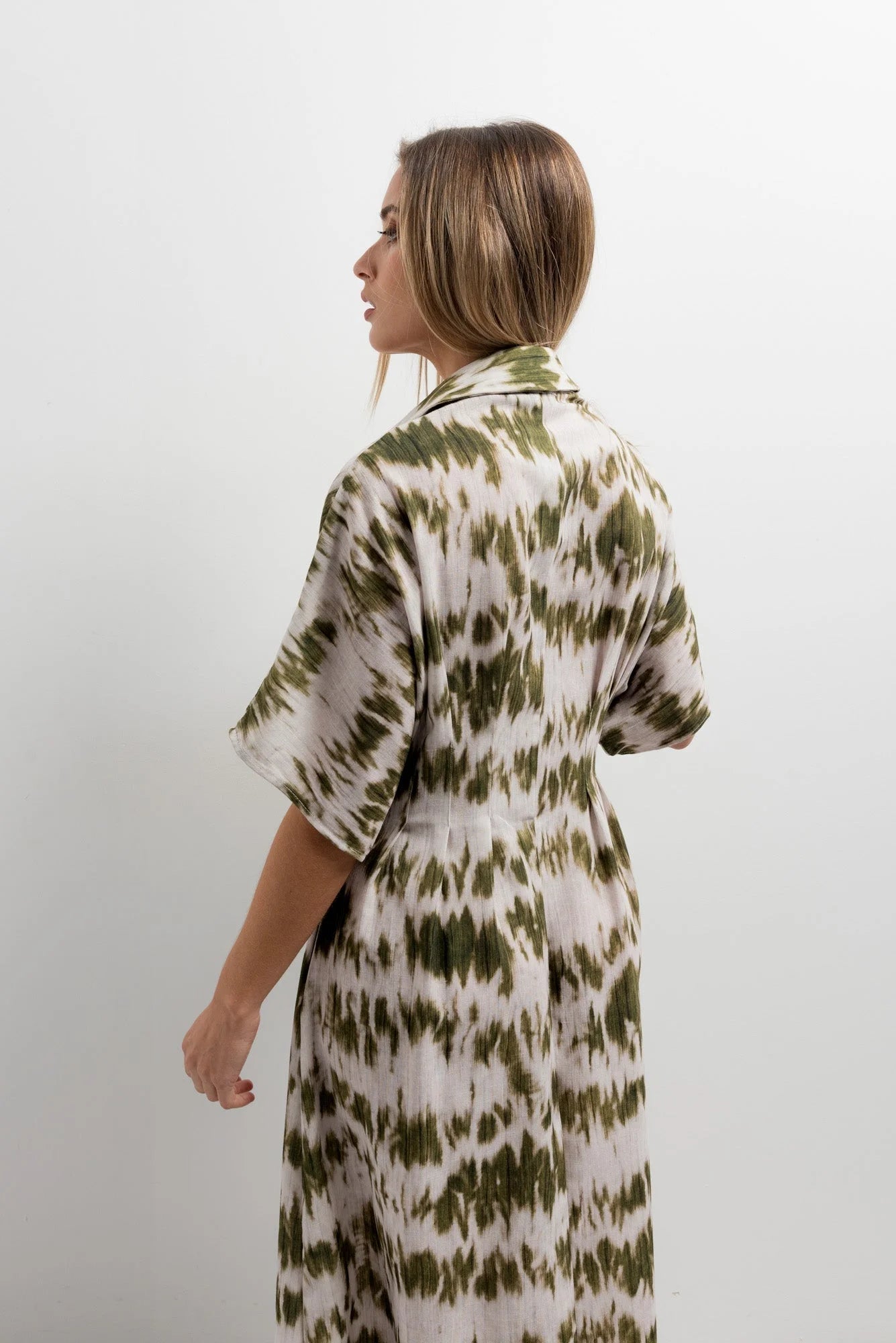 Robe chemise imprimée tie-dye vert olive, chemise imprimée courte à col