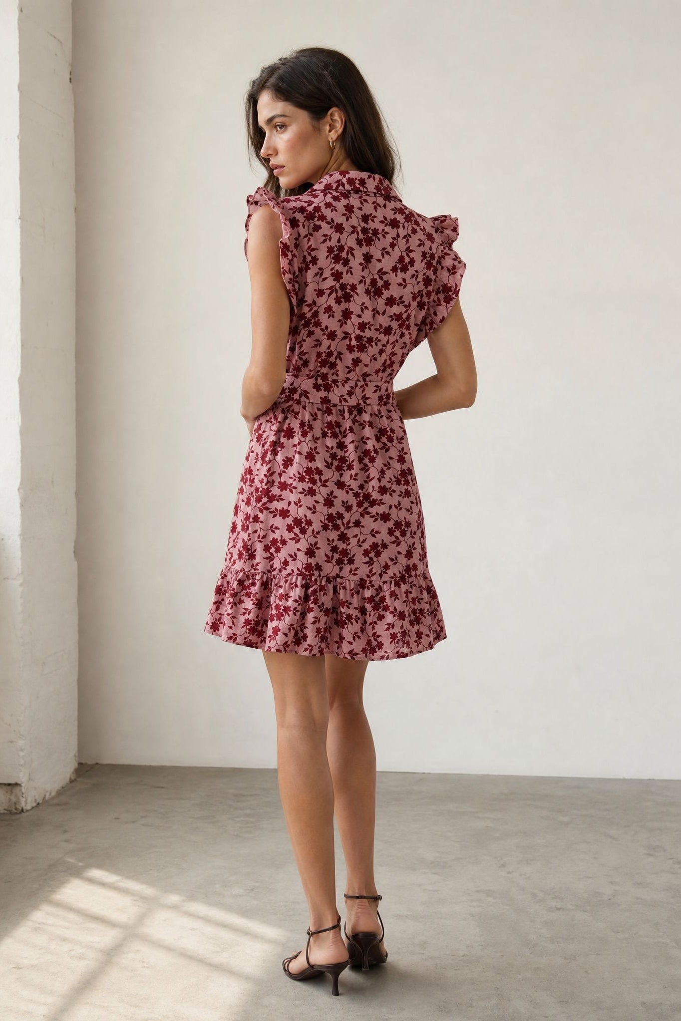 Robe courte fleurie ceinturée