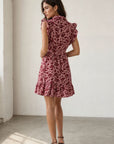 Robe courte fleurie ceinturée