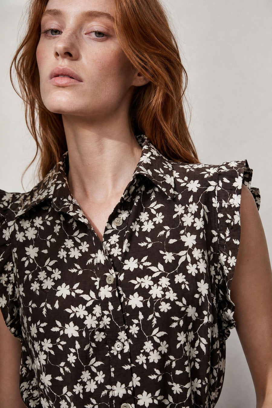 Robe courte fleurie ceinturée