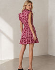 Robe courte fleurie ceinturée