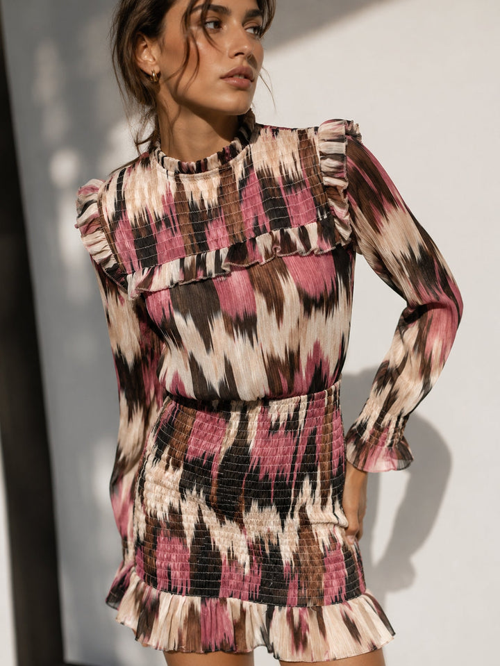 Robe courte imprimée à smocks col montant