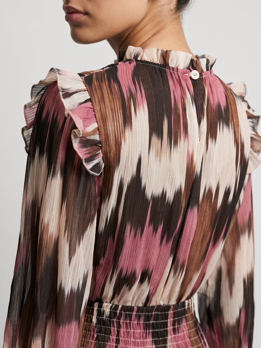 robe détail col et volants