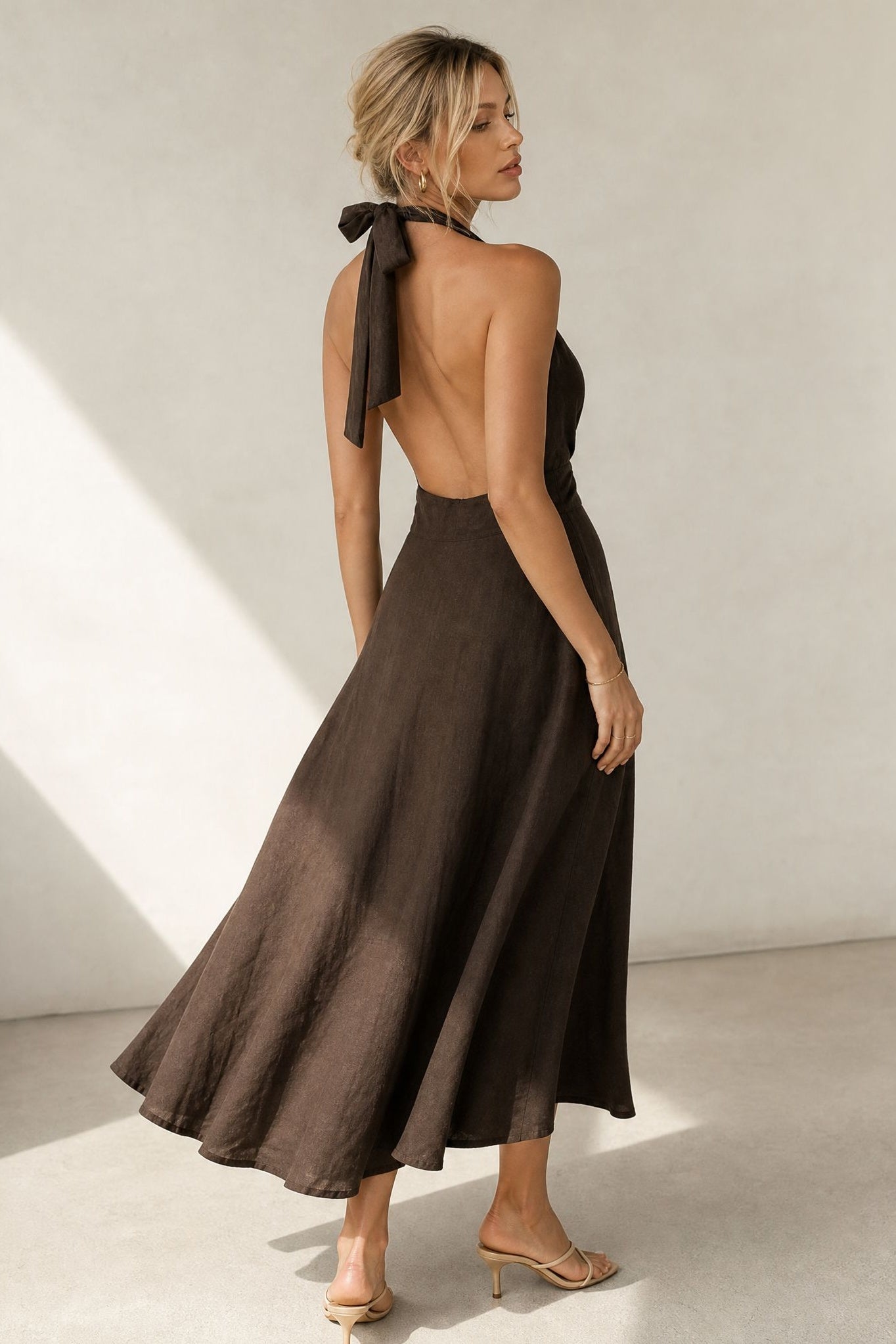 Robe dos nu chocolat nœud halter