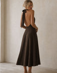 Robe chocolat dos nu vue arrière