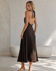Robe chocolat lien halter brodé au dos