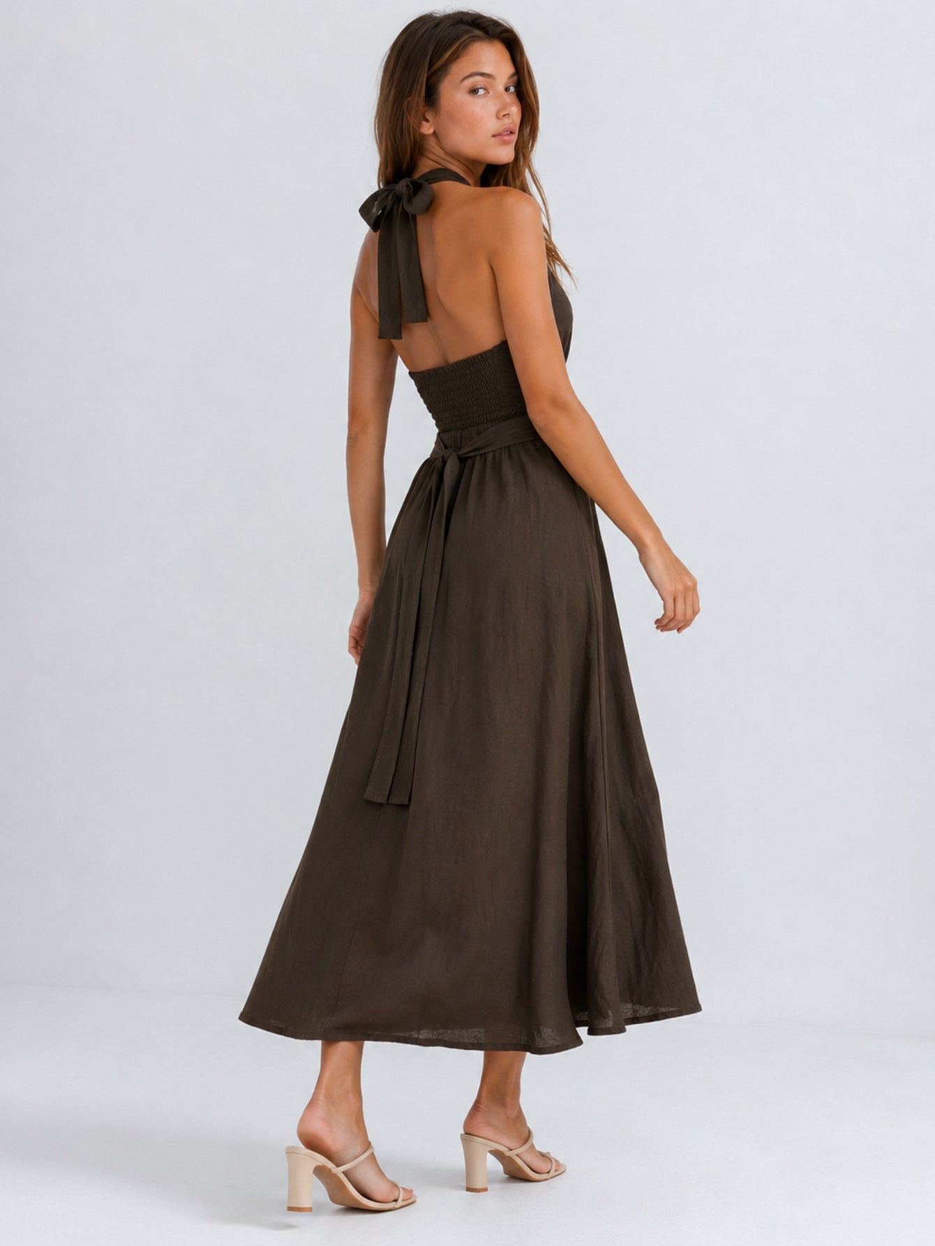 Robe dos nu en lin chocolat dos smocké