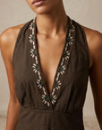Décolleté V brodé robe en lin chocolat