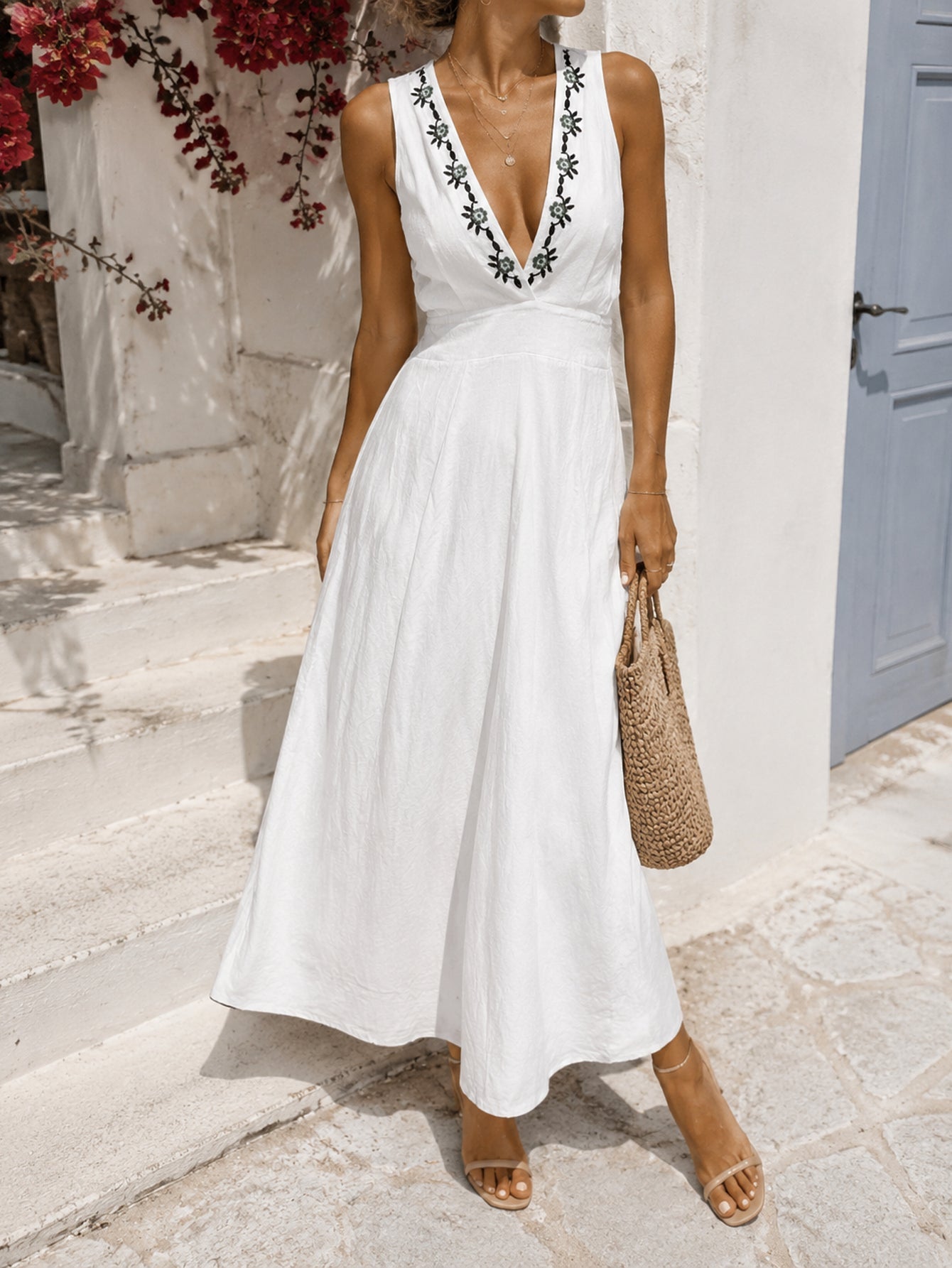 Robe midi en lin halter blanche en extérieur
